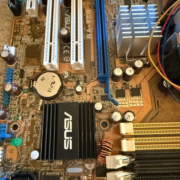 Asus M2A-VM AMD Socket AM2 Desktop Motherboard @MB157 - Picture 3 of 7